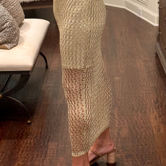 NWT Venus Gold metallic crochet Maxi Dress with sewn in slip. Size Medium - Picture 5 of 7